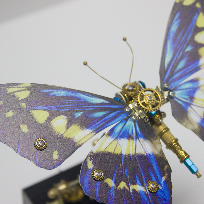 Laad de afbeelding in galerijviewer, Steampunk Goddess of Light Butterfly Mechanical Metal Puzzle Model with Music Box
