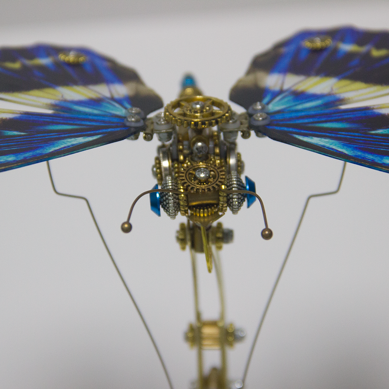 Laden Sie das Bild in Galerie -Viewer, {Steampunk Goddess of Light Butterfly Mechanical Metal Puzzle Model with Music Box
