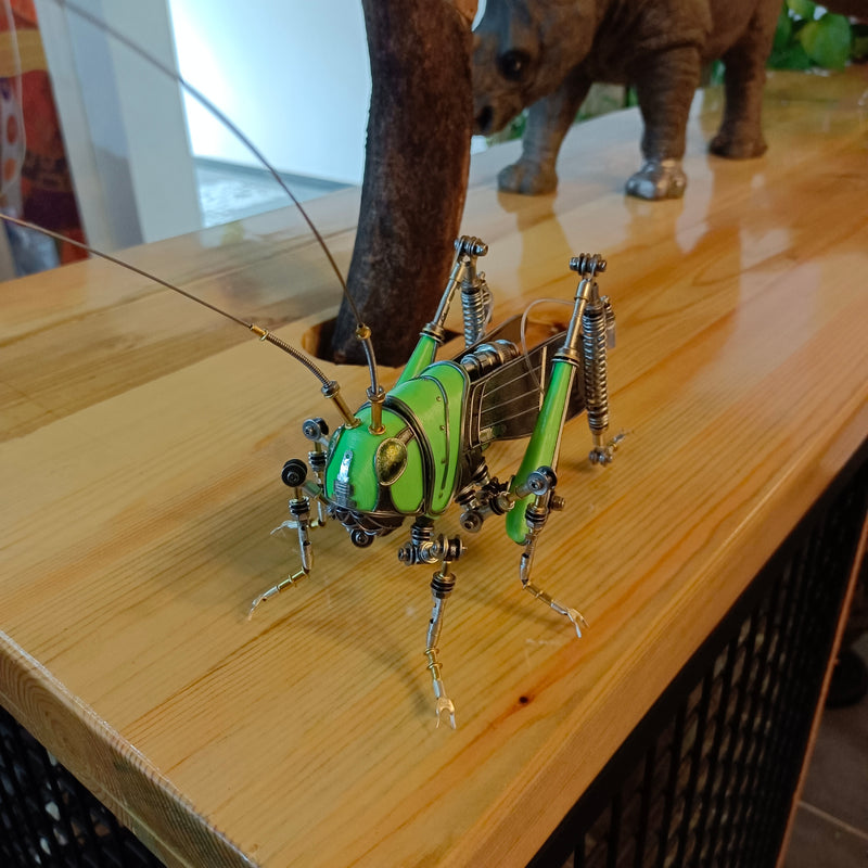 Laad de afbeelding in galerijviewer, Steampunk 3D Locust Metal Model Decoratief geschenk
