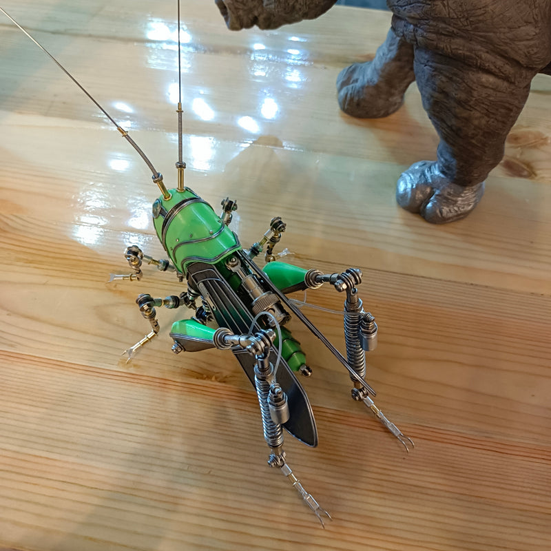 Laden Sie das Bild in Galerie -Viewer, {Steampunk 3D Locust Metal Model Dekoratives Geschenk
