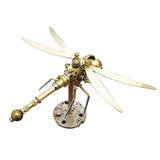 Modèle d'insectes de libellules à steampunk mécanique en métal doré 3D avec une base aléatoire